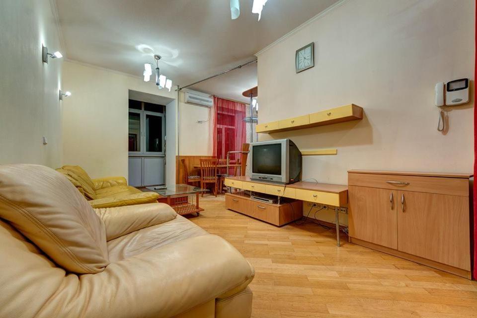 Apartments On Shota Rustaveli Kyiv Exterior photo