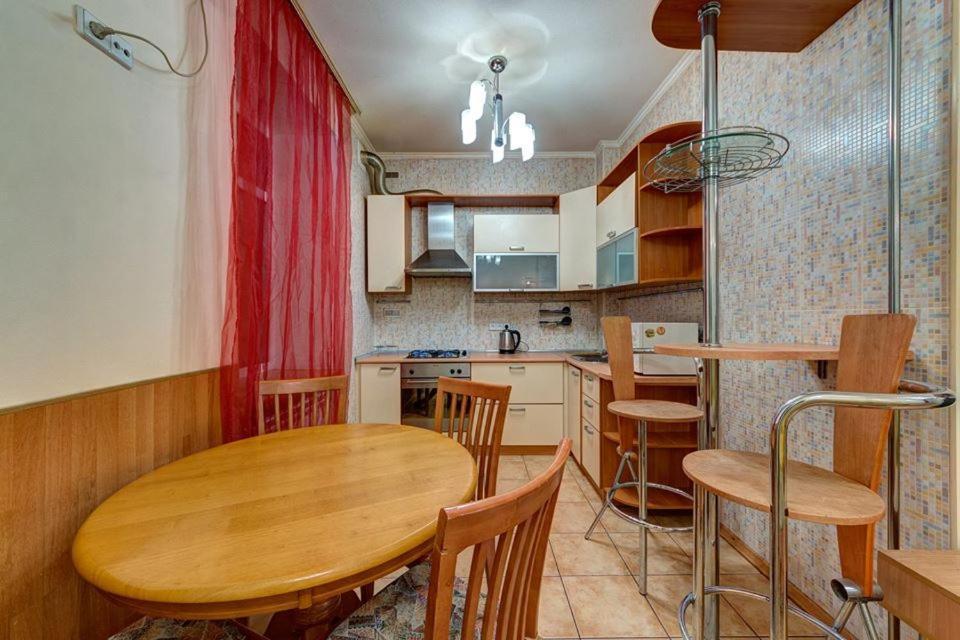 Apartments On Shota Rustaveli Kyiv Exterior photo